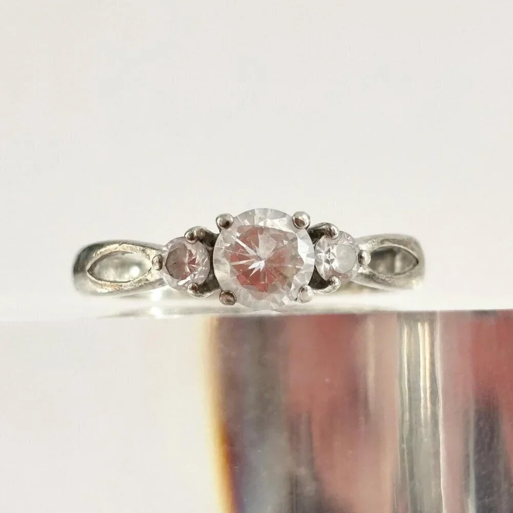 Tripe Stone Round Cut Cubic Zirconia Ring Split Shank Ring - sz 9